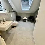 Zwei Anker Max 5 Personen & Leuchtturm Max 4 Personen, Direkt In Scheunenviertel, Balkon, Wlan , Privater Parkplatz, Wallbox * Steinhude