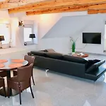 Zwei Anker Max 5 Personen & Leuchtturm Max 4 Personen, Direkt In Scheunenviertel, Balkon, Wlan , Privater Parkplatz, Wallbox שטיינהודה