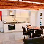 Apartment Zwei Anker Max 5 Personen&leuchtturm Max 4 Personen, Direkt In Scheunenviertel, Balkon, Wlan , Privater Parkplatz, Wallbox