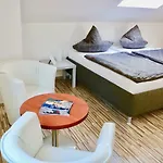 Zwei Anker Max 5 Personen & Leuchtturm Max 4 Personen, Direkt In Scheunenviertel, Balkon, Wlan , Privater Parkplatz, Wallbox *