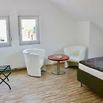 Apartment Zwei Anker Max 5 Personen&leuchtturm Max 4 Personen, Direkt In Scheunenviertel, Balkon, Wlan , Privater Parkplatz, Wallbox *
