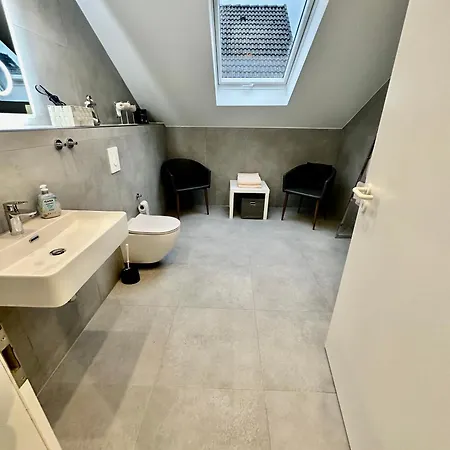 Zwei Anker Max 5 Personen & Leuchtturm Max 4 Personen, Direkt In Scheunenviertel, Balkon, Wlan , Privater Parkplatz, Wallbox * Steinhude