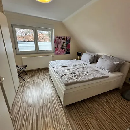 Zwei Anker Max 5 Personen & Leuchtturm Max 4 Personen, Direkt In Scheunenviertel, Balkon, Wlan , Privater Parkplatz, Wallbox * Steinhude