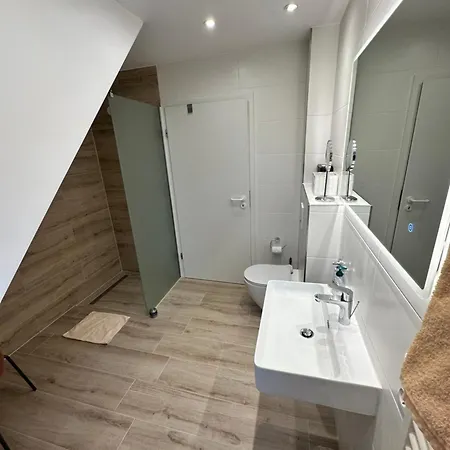 Zwei Anker Max 5 Personen & Leuchtturm Max 4 Personen, Direkt In Scheunenviertel, Balkon, Wlan , Privater Parkplatz, Wallbox