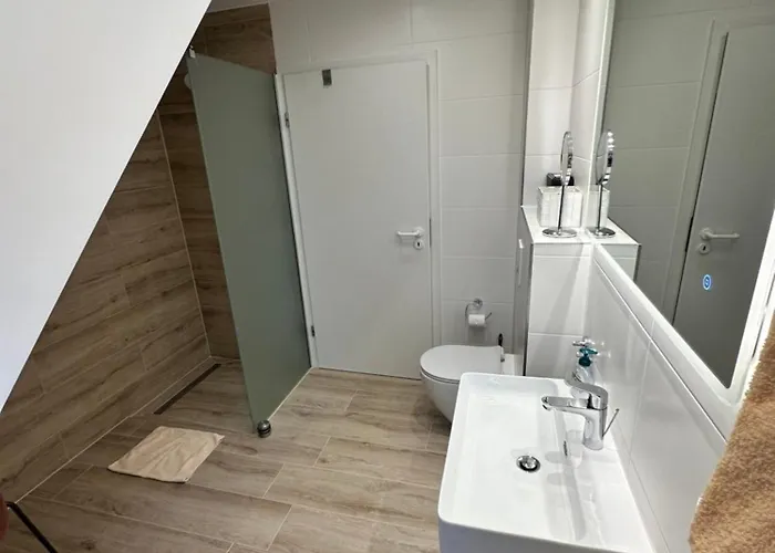 Zwei Anker Max 5 Personen & Leuchtturm Max 4 Personen, Direkt In Scheunenviertel, Balkon, Wlan , Privater Parkplatz, Wallbox
